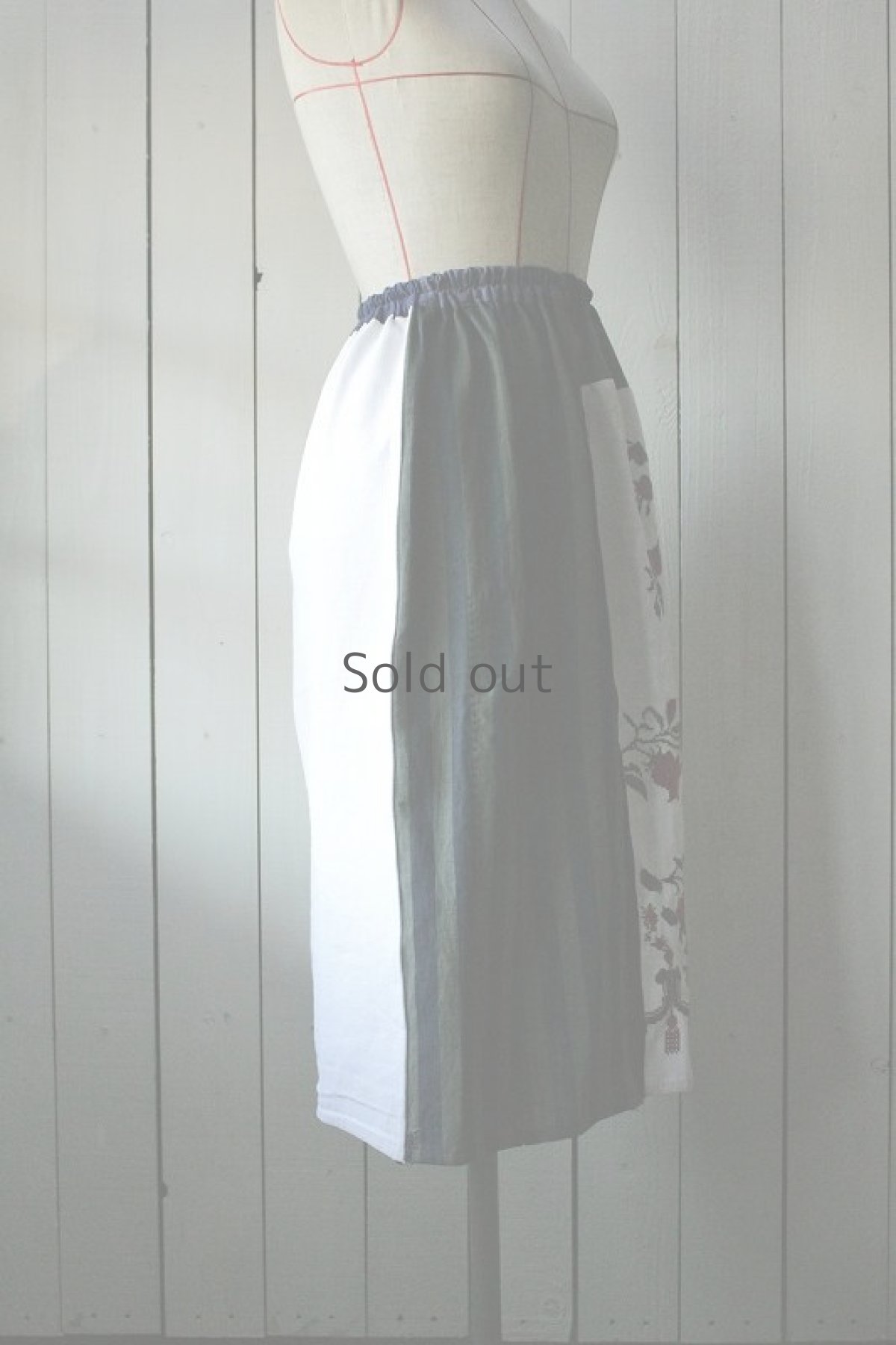 画像4: 【ササキチホ】アンティークリネン×古布　ひざ丈スカート（東欧の刺繍） (4)