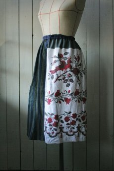 画像1: 【ササキチホ】アンティークリネン×古布　ひざ丈スカート（東欧の刺繍） (1)