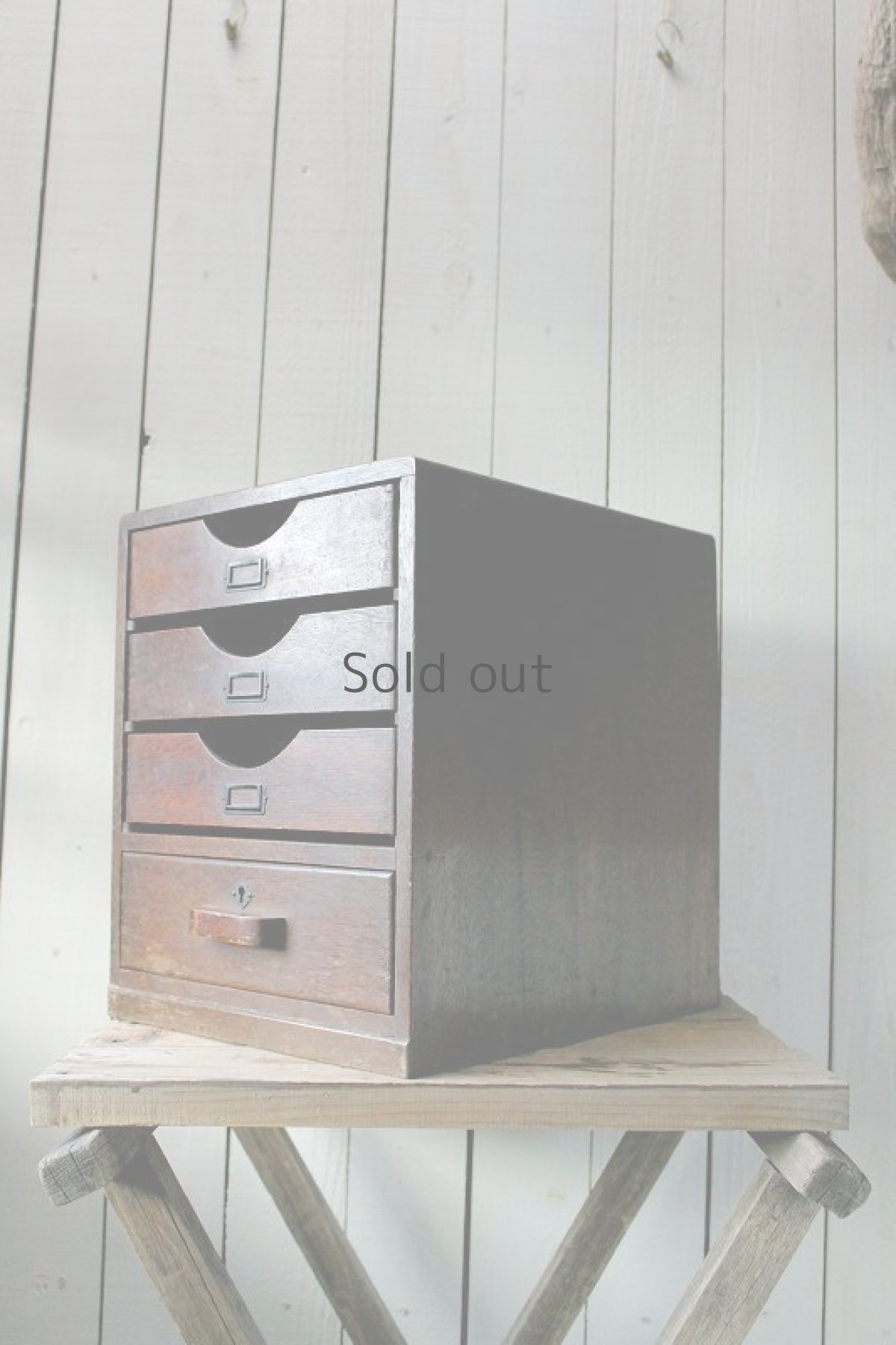 画像2: 【古道具】昭和初期の引き出し（４段鍵付き） (2)