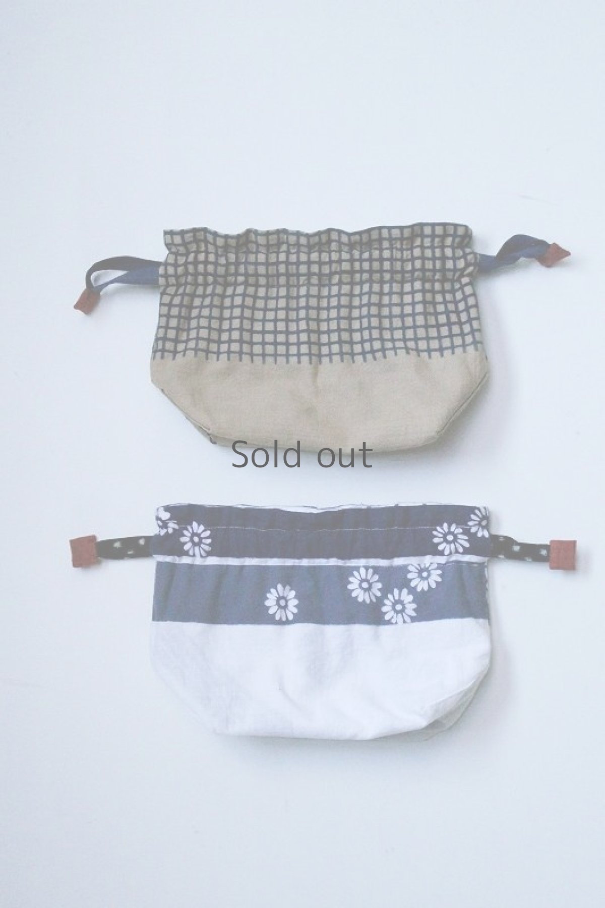 画像2: 【ササキチホ】昭和の手ぬぐい　巾着（白と柿渋） (2)