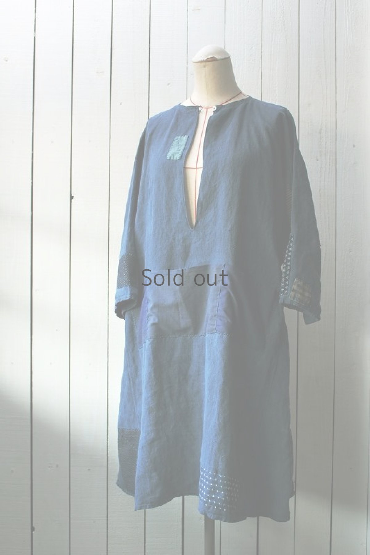 画像1: 【MITSUGU SASAKI】ビンテージリメイク×染×古布　アンティークリネンスモックドレス（青藍色） (1)