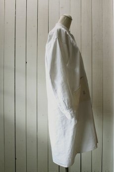 画像4: 【MITSUGU SASAKI】アンティークリメイク　フレンチリネンのシャツドレス（白） (4)