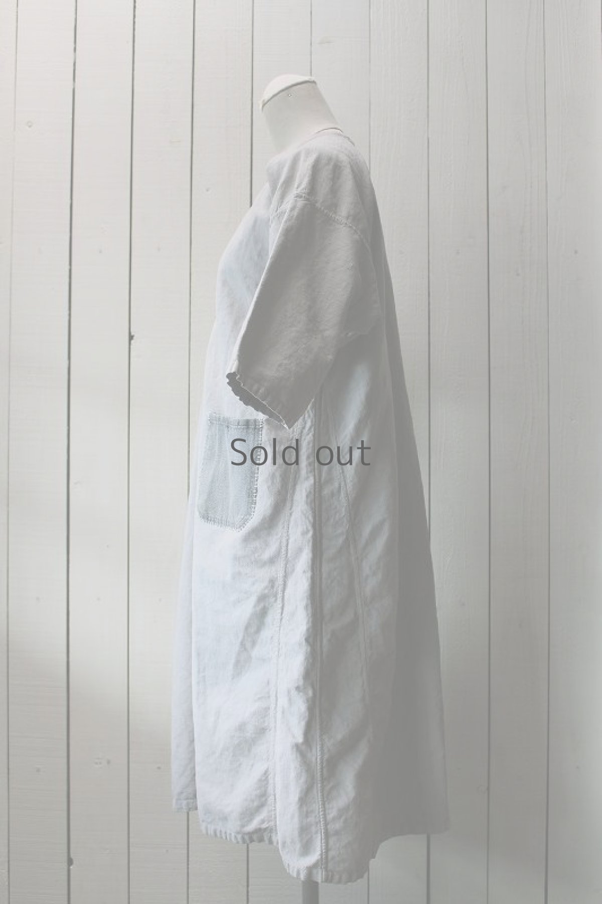 画像2: 【MITSUGU SASAKI】アンティークリネン　パッチポケット付ワンピース（ねずみ色） (2)