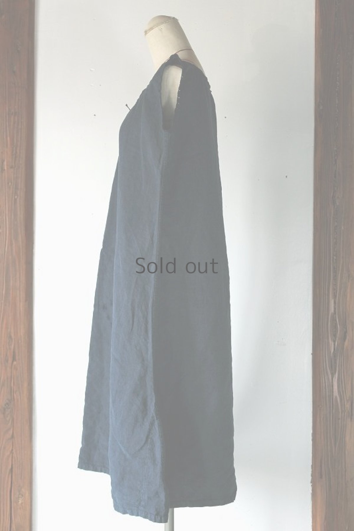 画像2: 【フランス】アンティークリネン×染　ノースリーブワンピ（ハンドリペアあり）（青藍色） (2)