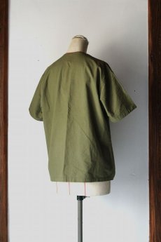 画像3: 【フランス軍】襟なしの半袖シャツ（オリーブ） (3)