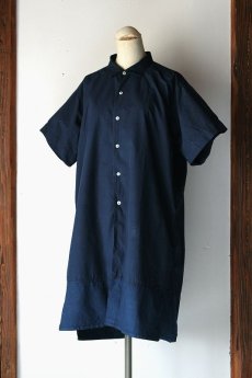 画像1: 【フランス】ビンテージ染　つぎ足された半袖ロングシャツ（青藍色） (1)