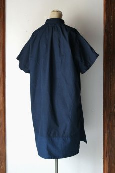 画像3: 【フランス】ビンテージ染　つぎ足された半袖ロングシャツ（青藍色） (3)