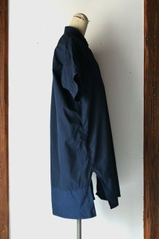 画像4: 【フランス】ビンテージ染　つぎ足された半袖ロングシャツ（青藍色） (4)