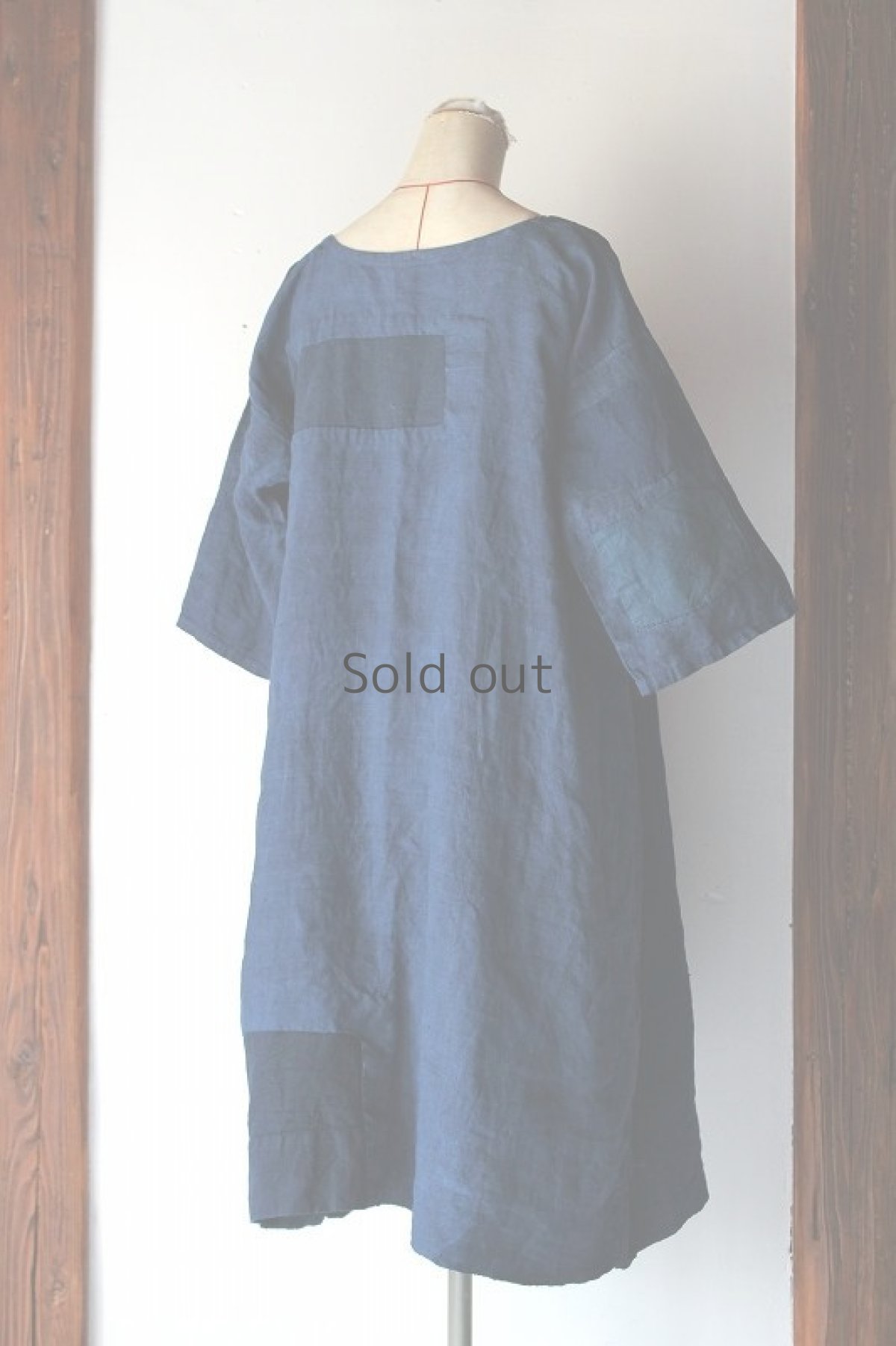 画像3: 【MITSUGU SASAKI】アンティークリネン×染　パッチワークワンピース（青藍色） (3)