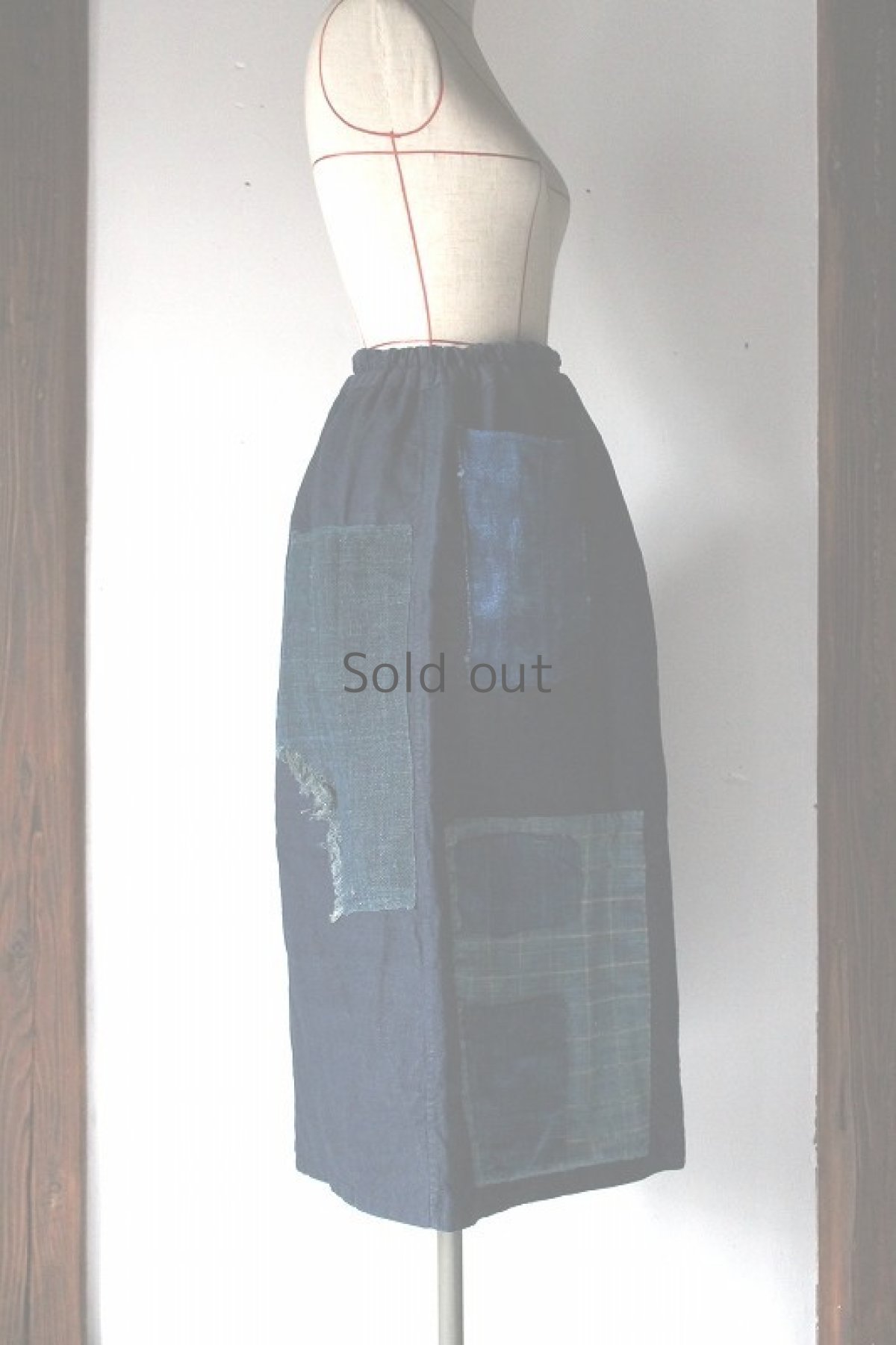 画像4: 【MITSUGU SASAKI】アンティークリネン×古布 当て布スカート(青藍色) (4)