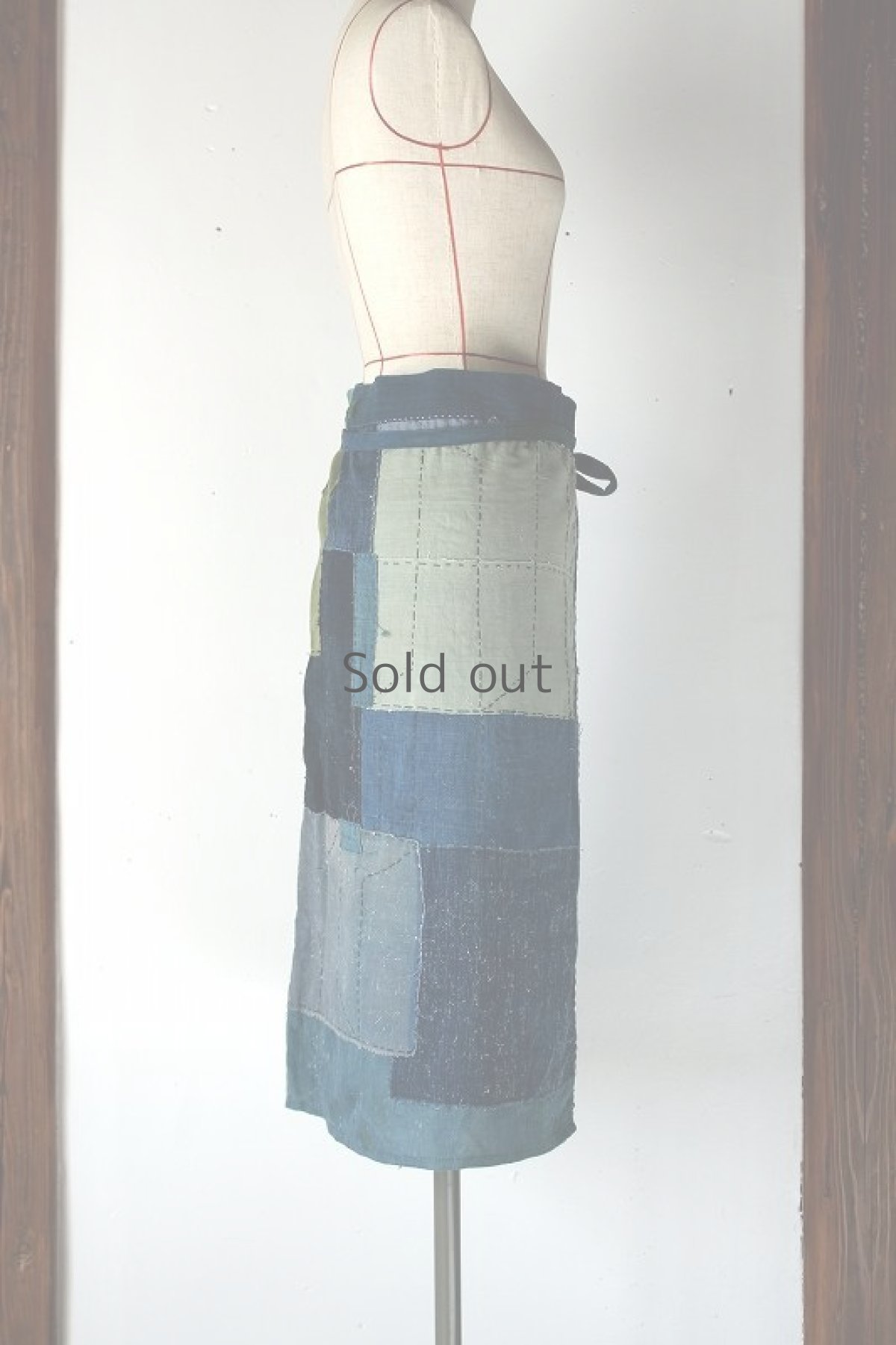 画像4: 【ササキチホ】藍染め古布　つぎはぎの巻きエプロンスカート (4)