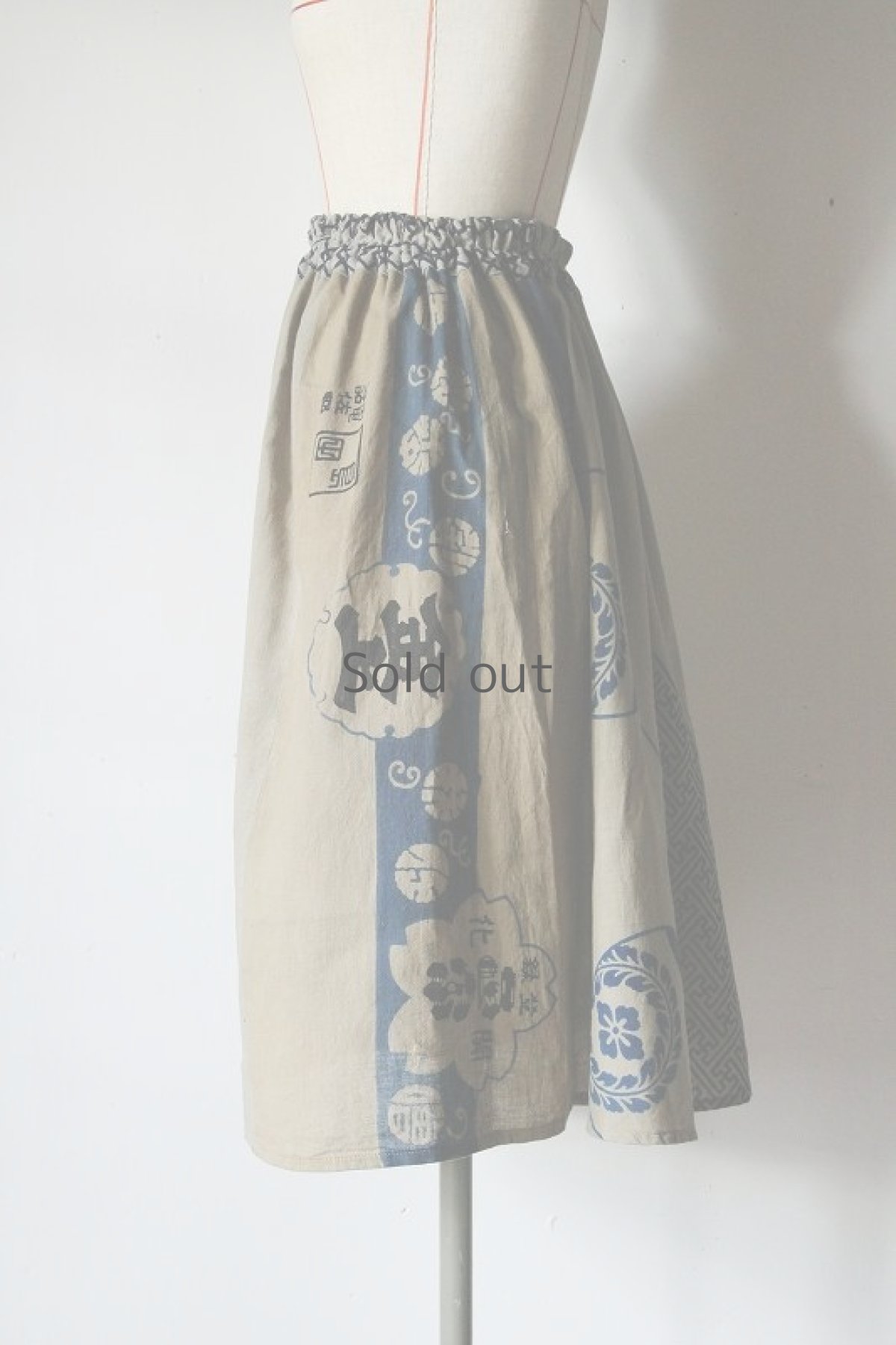 画像2: 【ササキチホ】昭和の手ぬぐい　手染めのパッチワークスカート（ミツハソース） (2)