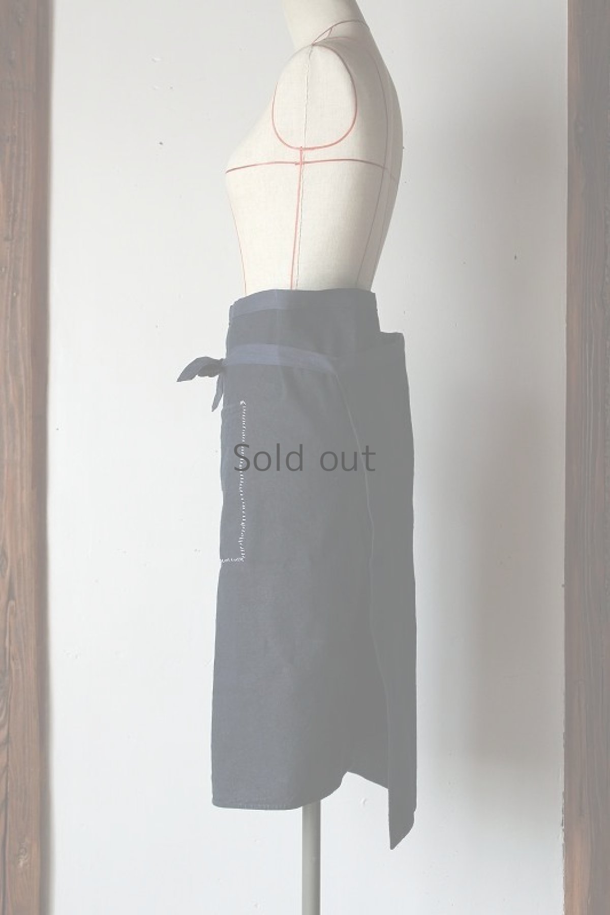 画像2: 【MITSUGU SASAKI】アンティークリネン×染　バリスタエプロン（青藍色） (2)