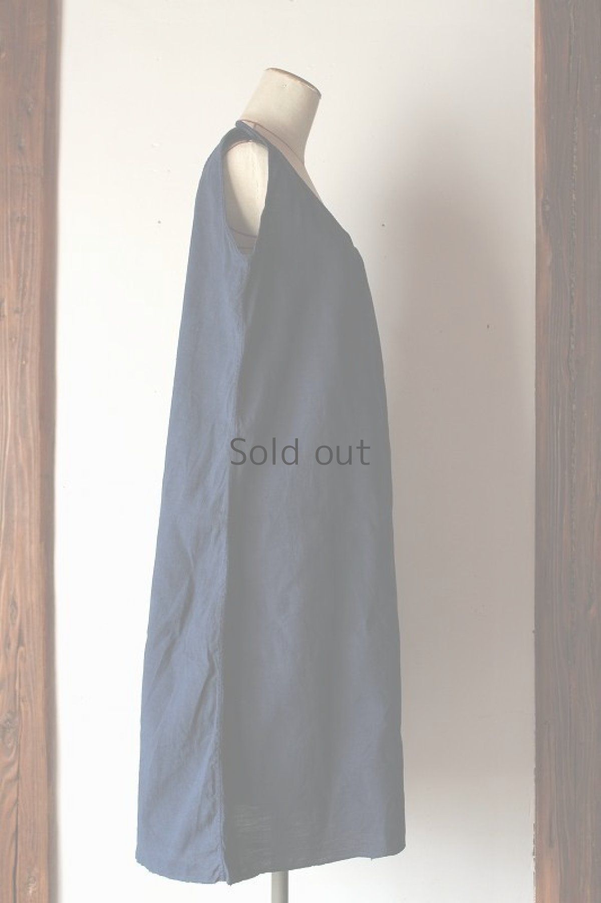 画像4: 【フランス】アンティークリネン×染　ノースリーブロングワンピース（青藍色） (4)