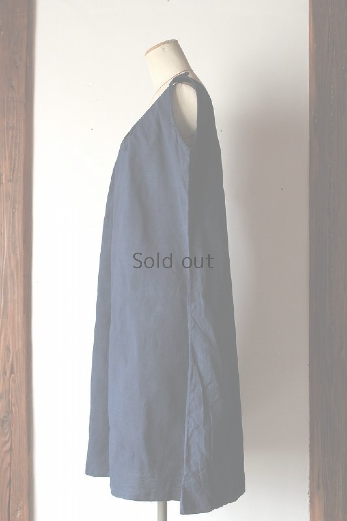 画像2: 【フランス】アンティークリネン×染　ノースリーブロングワンピース（青藍色） (2)