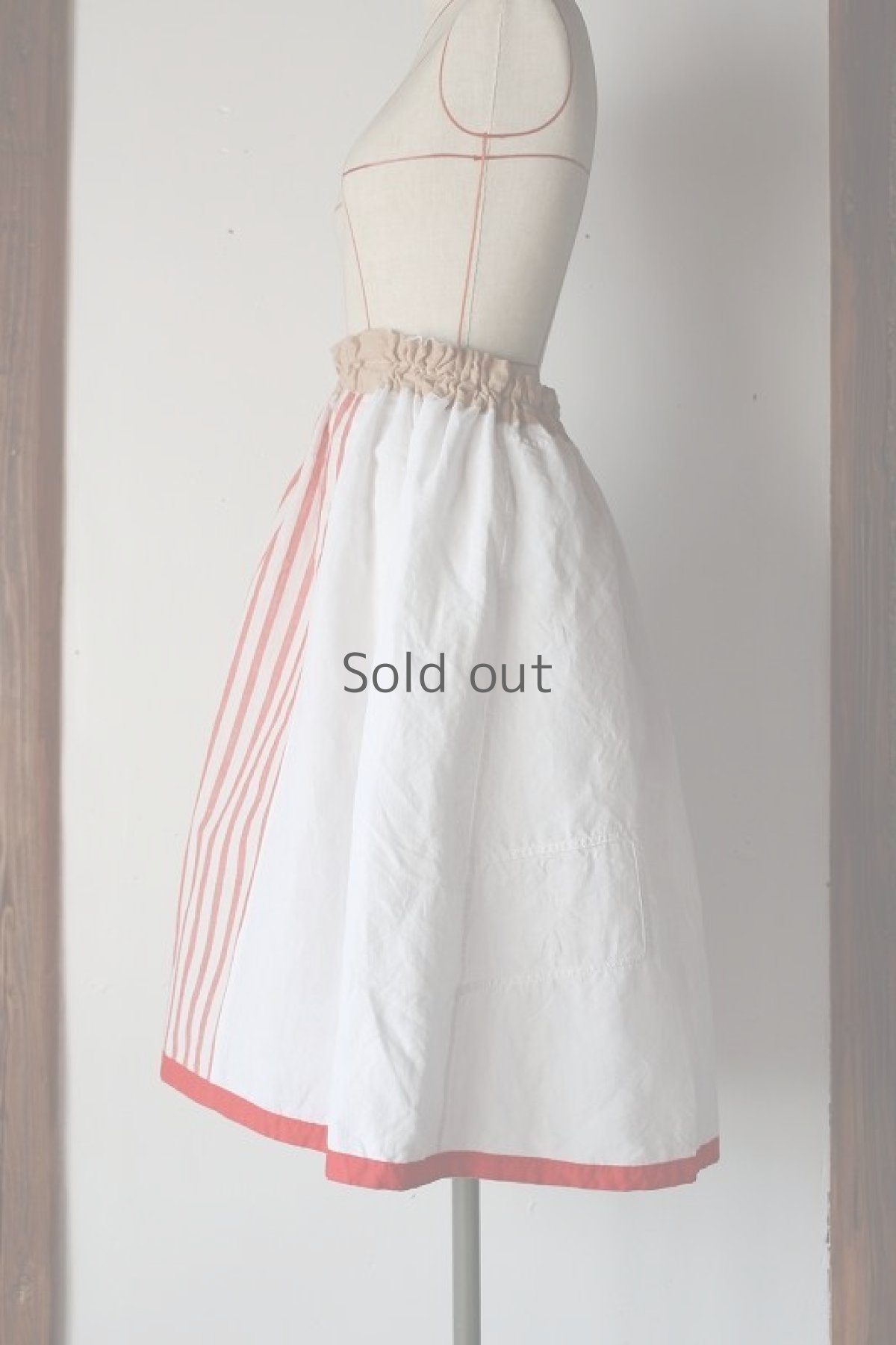 画像2: 【ササキチホ】古布×リネン　白と赤のスカート（ストライプ） (2)