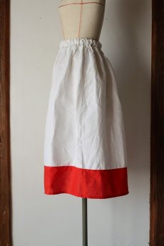 画像2: 【ササキチホ】古布×リネン　白と赤のスカート（日本） (2)