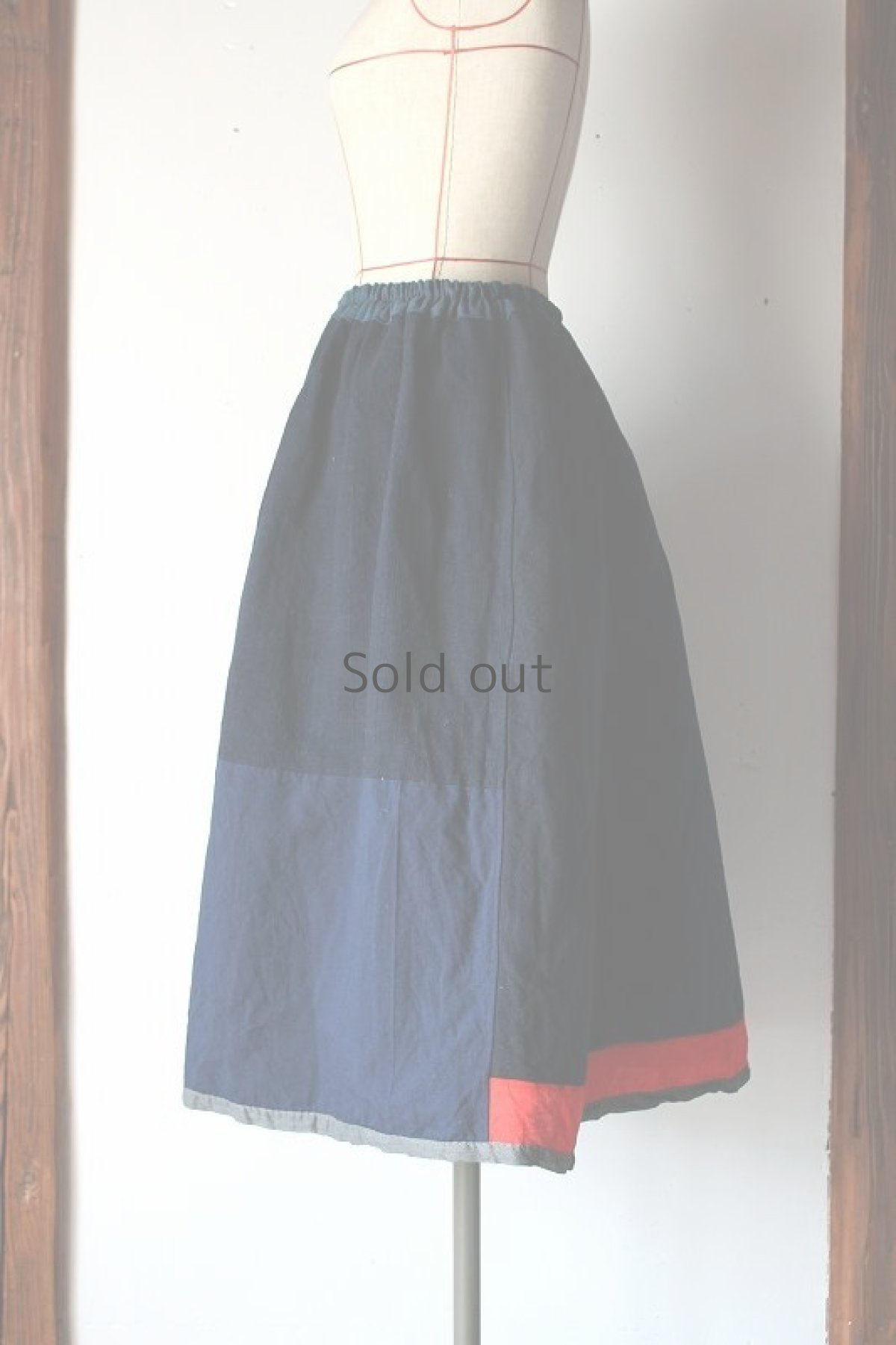 画像2: 【ササキチホ】アンティークリネン×染 インディゴパッチワークスカート (2)