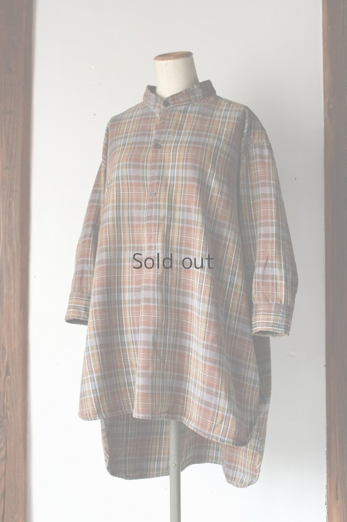 画像1: 【MITSUGU SASAKI】ビンテージリメイク　ミドル袖丈のグランパシャツ（茶色） (1)