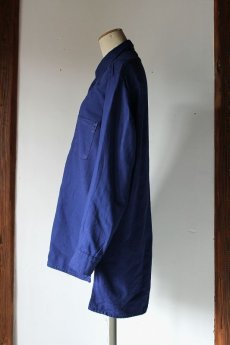 画像2: 【フランス】１９７０年代頃のブルーワークシャツ（裾直線：未使用） (2)