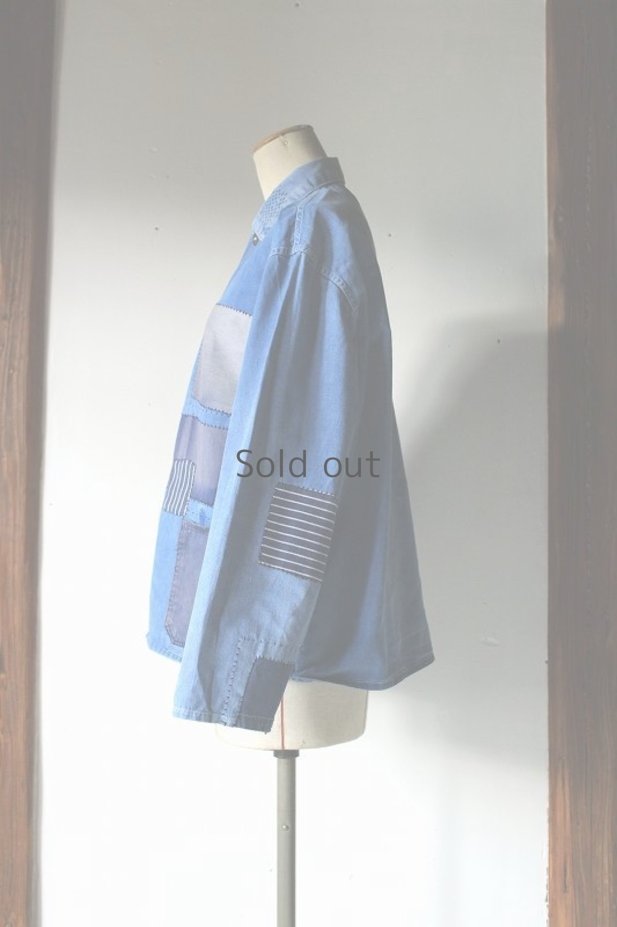 画像2: 【MITSUGU SASAKI】ビンテージリメイク　パッチワークワークジャケット（ブルー） (2)