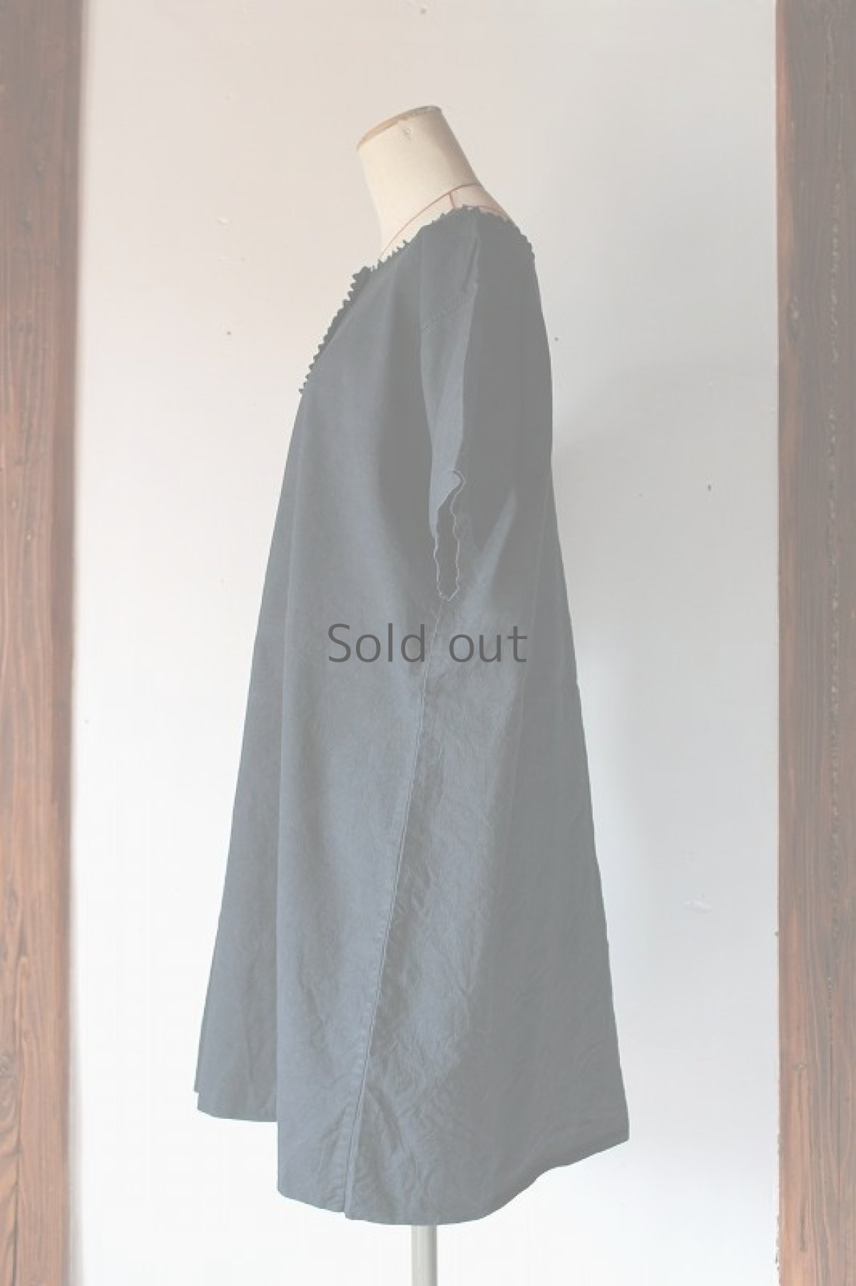 画像2: 【ドイツ】アンティークリネン×染　半袖ワンピース（深紺色） (2)