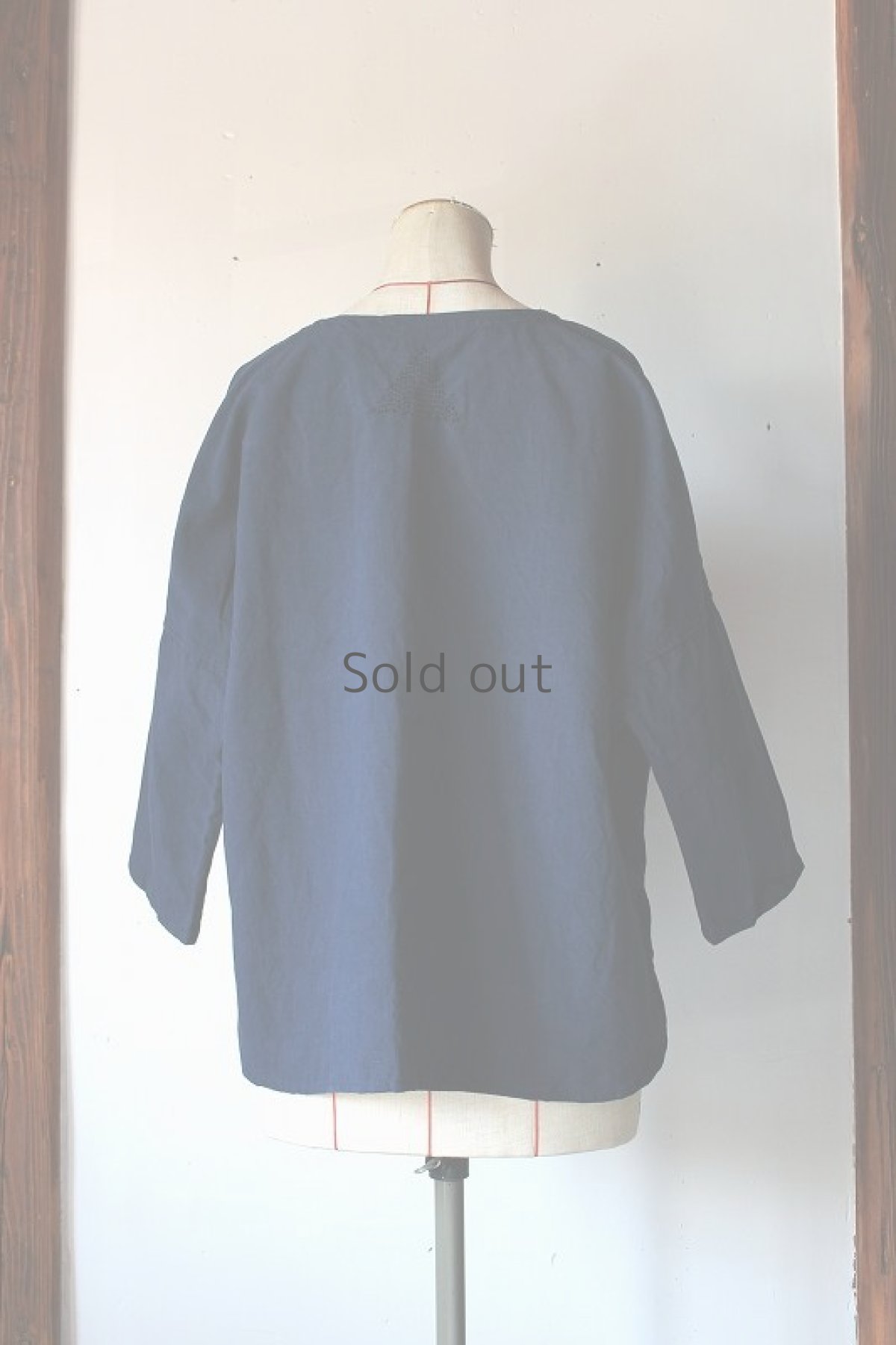 画像3: 【ササキチホ】アンティークリネン×染　Ｖネックのうわっぱり（△刺し子）（青藍色） (3)