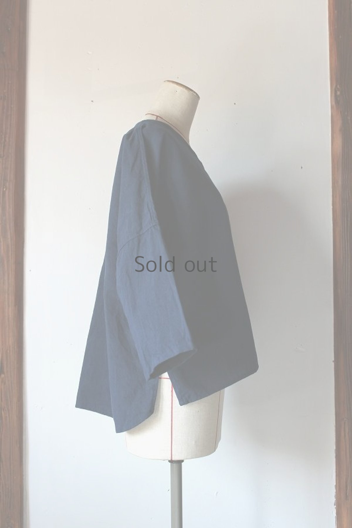 画像4: 【ササキチホ】アンティークリネン×染　Ｖネックのうわっぱり（△刺し子）（青藍色） (4)