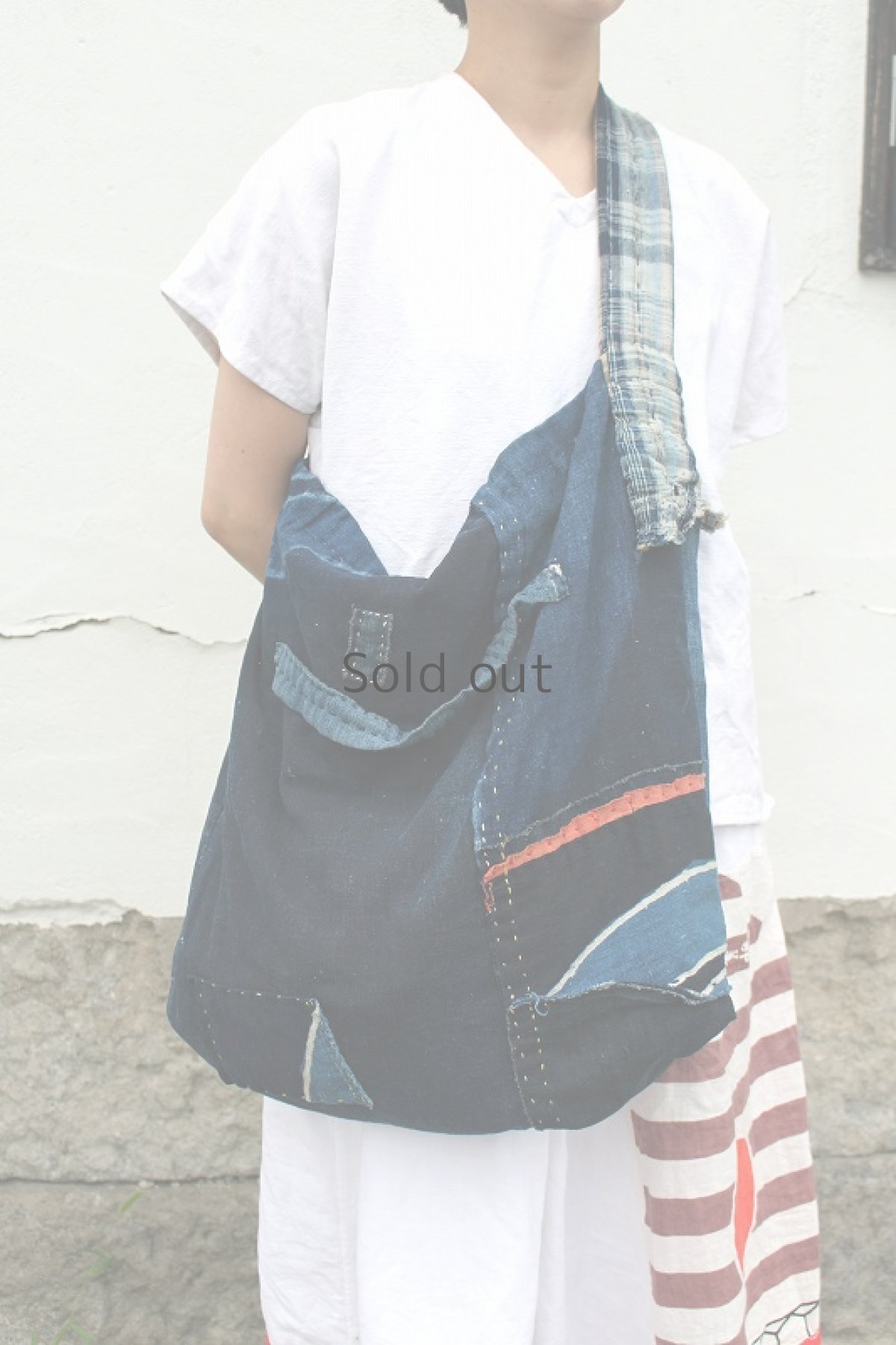 画像2: 【桃雪】藍染古布　３WAY　リバーシブル　家出バック（カンノさん） (2)