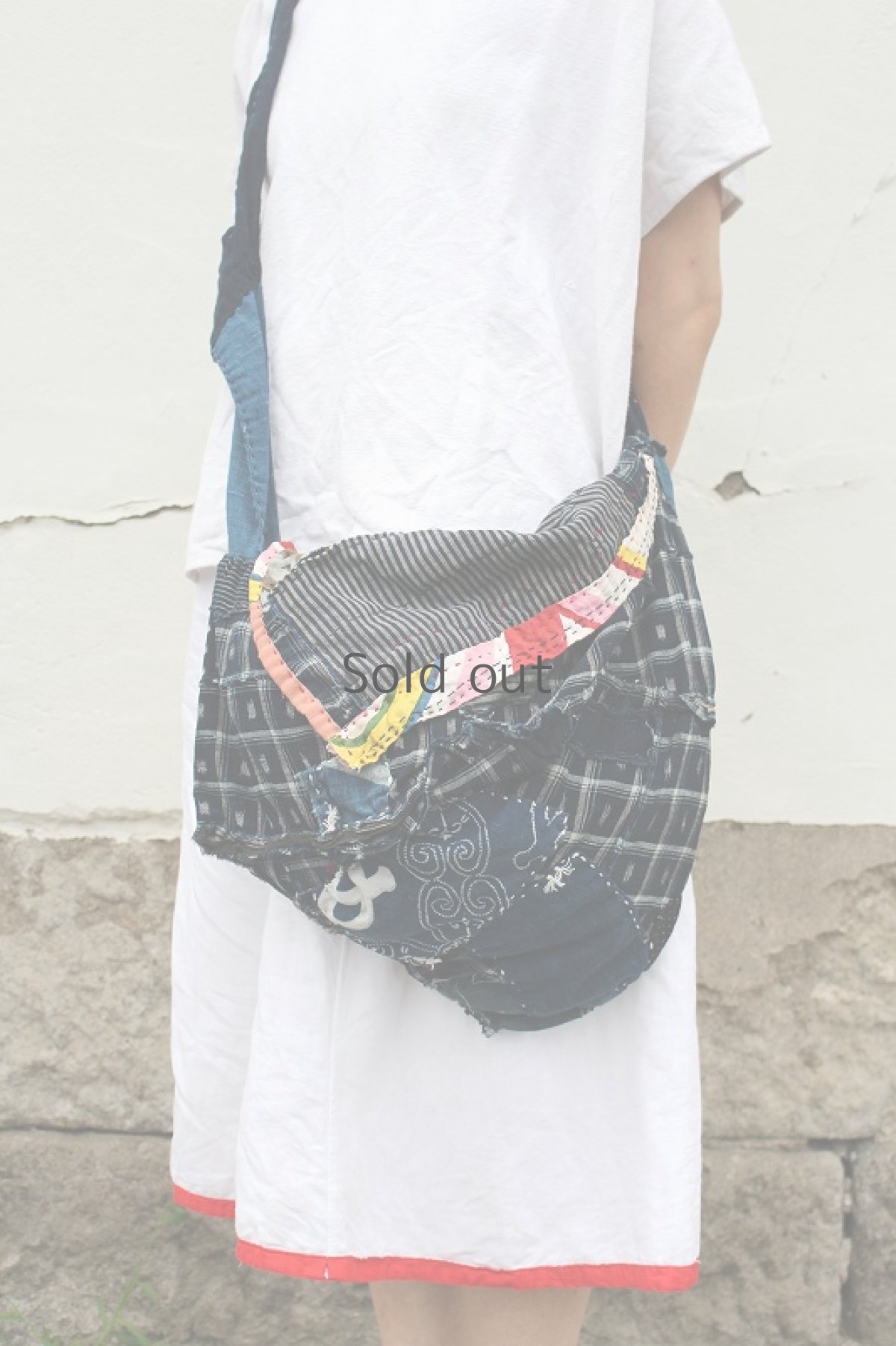 画像2: 【桃雪】藍染襤褸古布　つぎはぎショルダーバッグ (2)