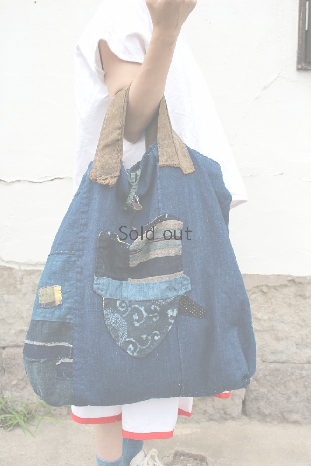 画像3: 【桃雪】藍染襤褸古布　リバーシブル　おっきいバック（タナカくん） (3)