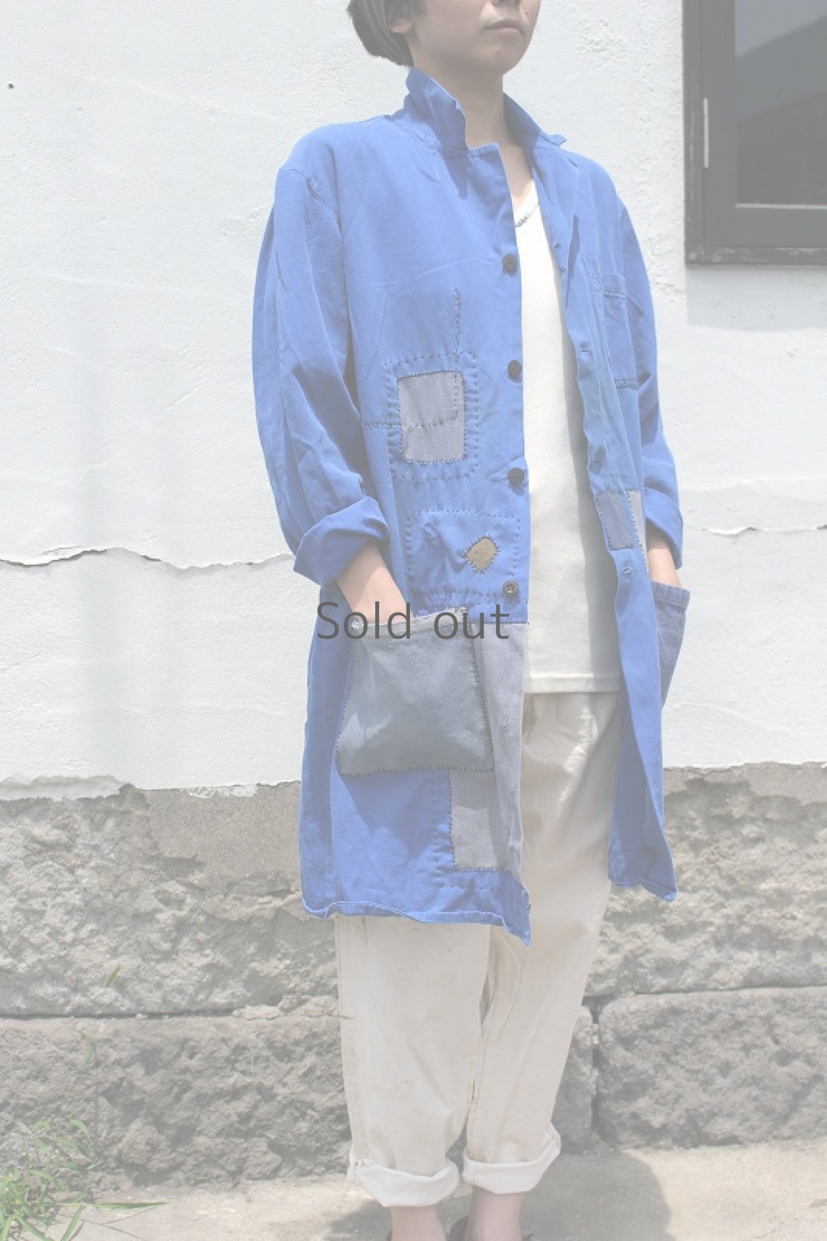 画像2: 【MITSUGU SASAKI】ビンテージリメイク　パッチワークのブルーワークコート (2)