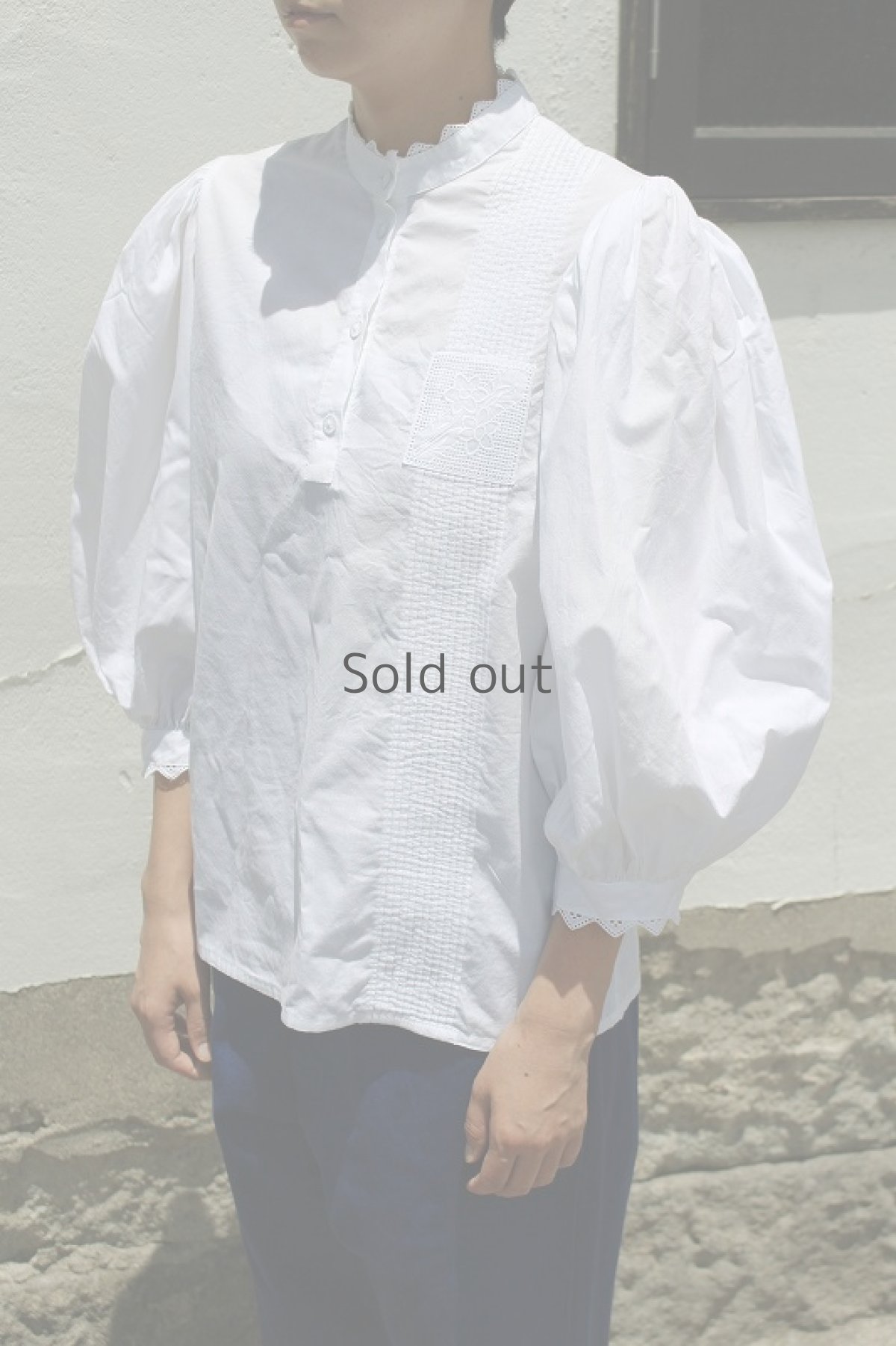 画像2: 【ドイツ】ビンテージのコットンホワイトブラウス (2)