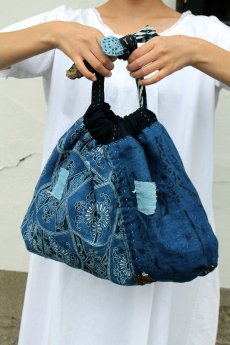 画像3: 【桃雪】型染めの藍染古布　おっきな巾着バッグ (3)