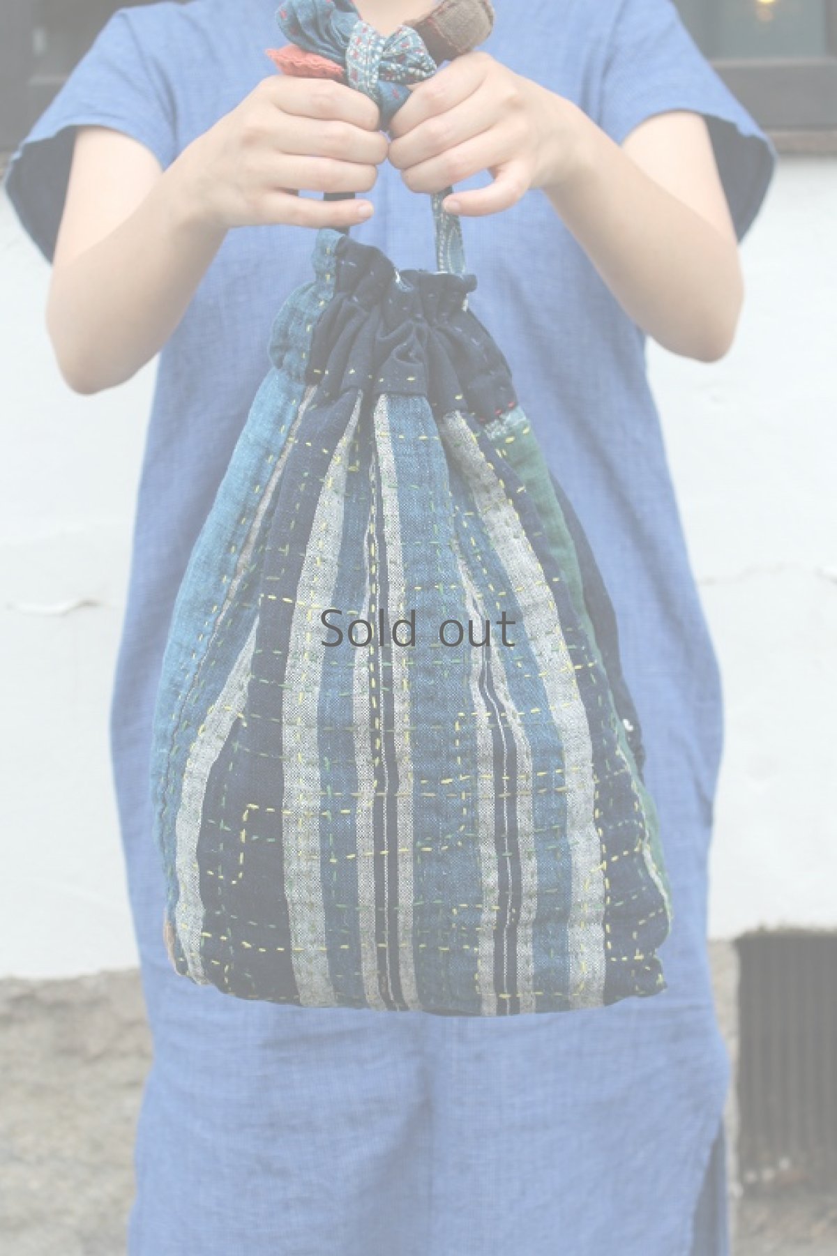 画像3: 【桃雪】藍染刺し子古布　へんちくりん巾着バッグ (3)