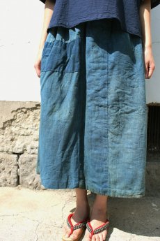画像1: 【ササキチホ】農婦シリーズ　藍染古布　リバーシブルでシンプルなスカート（浅葱藍と雪ん子絣） (1)
