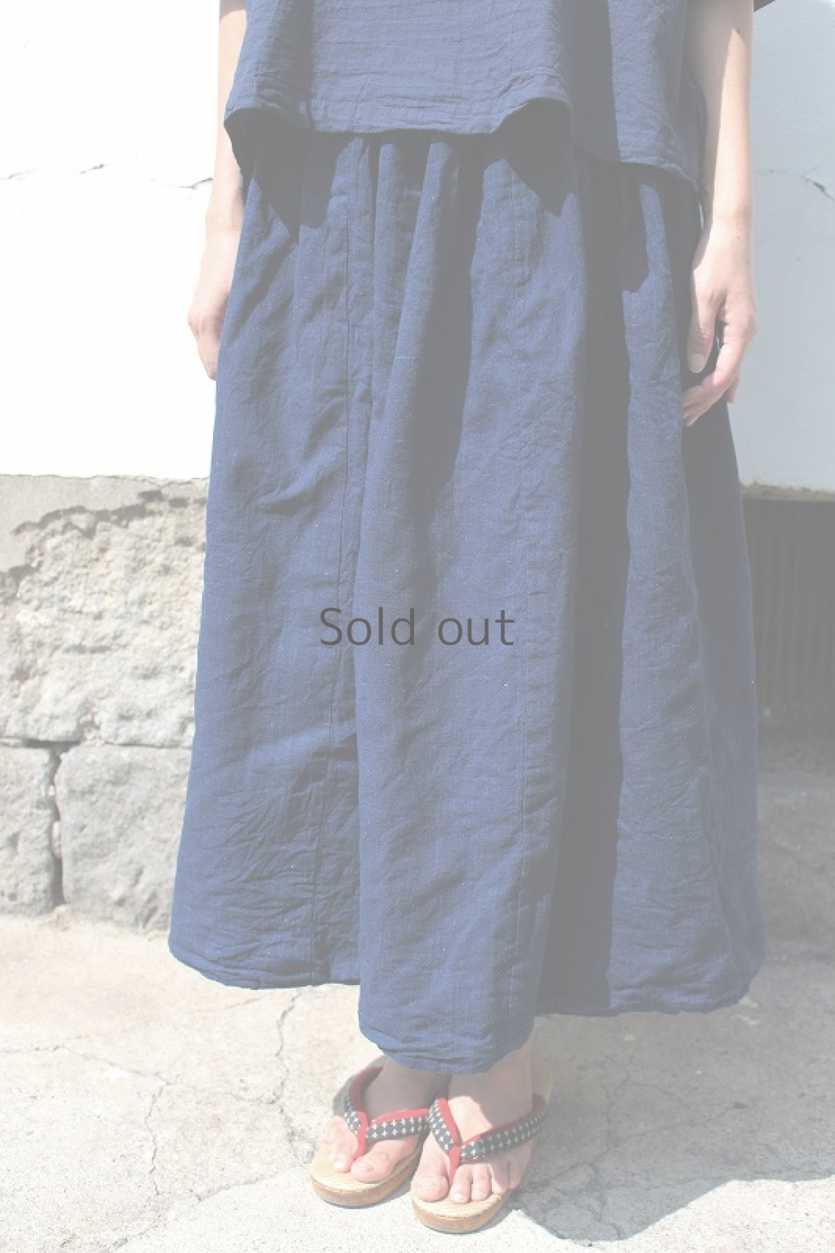 画像1: 【ササキチホ】農婦シリーズ　藍染古布　リバーシブルでシンプルなスカート（濃い藍と雪ん子絣） (1)