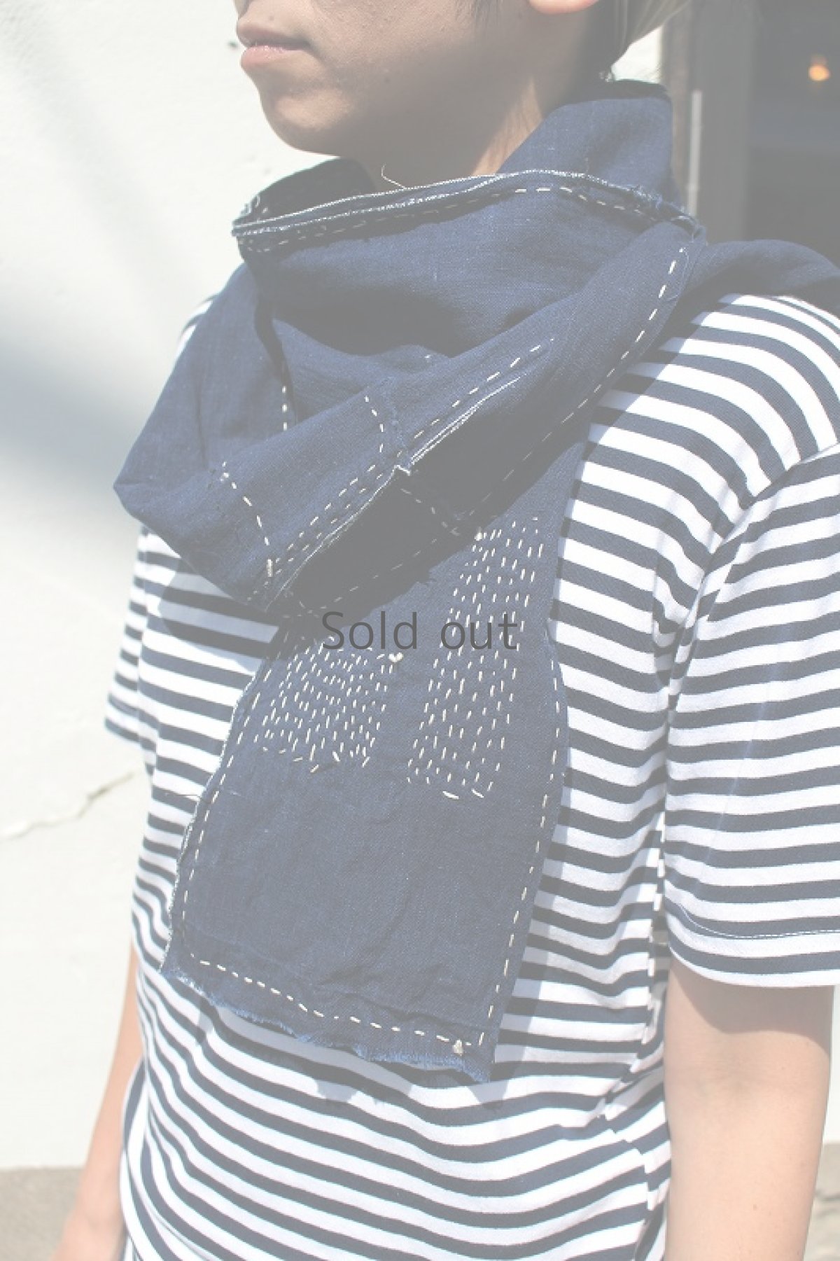 画像2: 【MITSUGU SASAKI】藍染古布　細めで長めのストール（濃藍） (2)