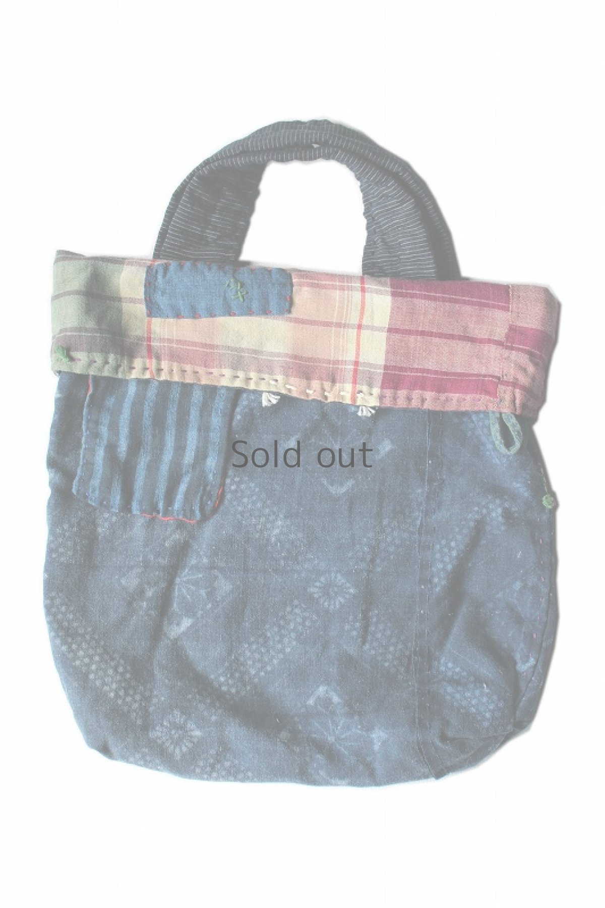 画像2: 【桃雪】藍染古布　型染め　リバーシブル　トートバッグ（型染め/チェック） (2)