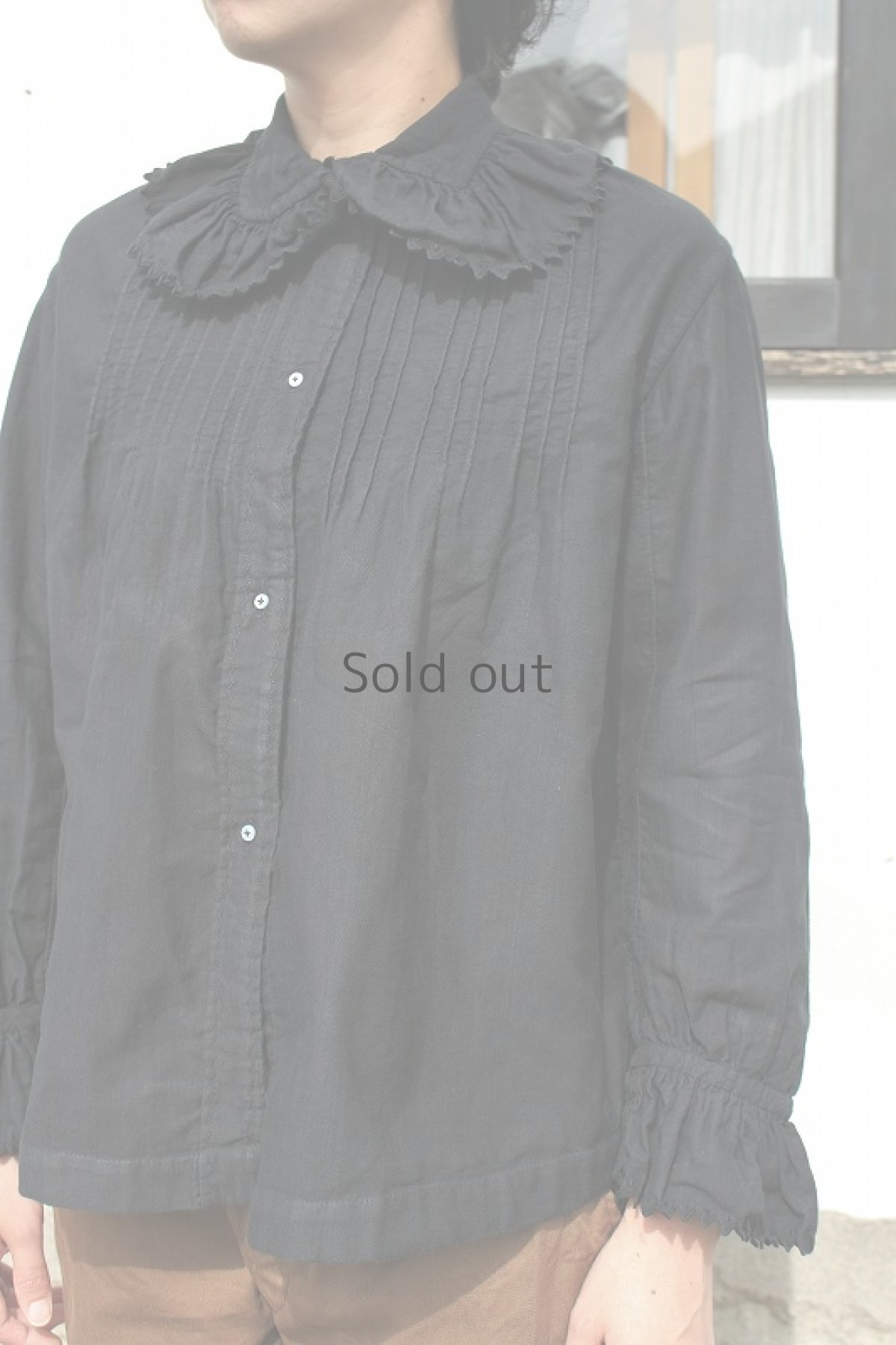 画像2: 【フランス】アンティークコットン×染　フリルブラウス（黒色） (2)