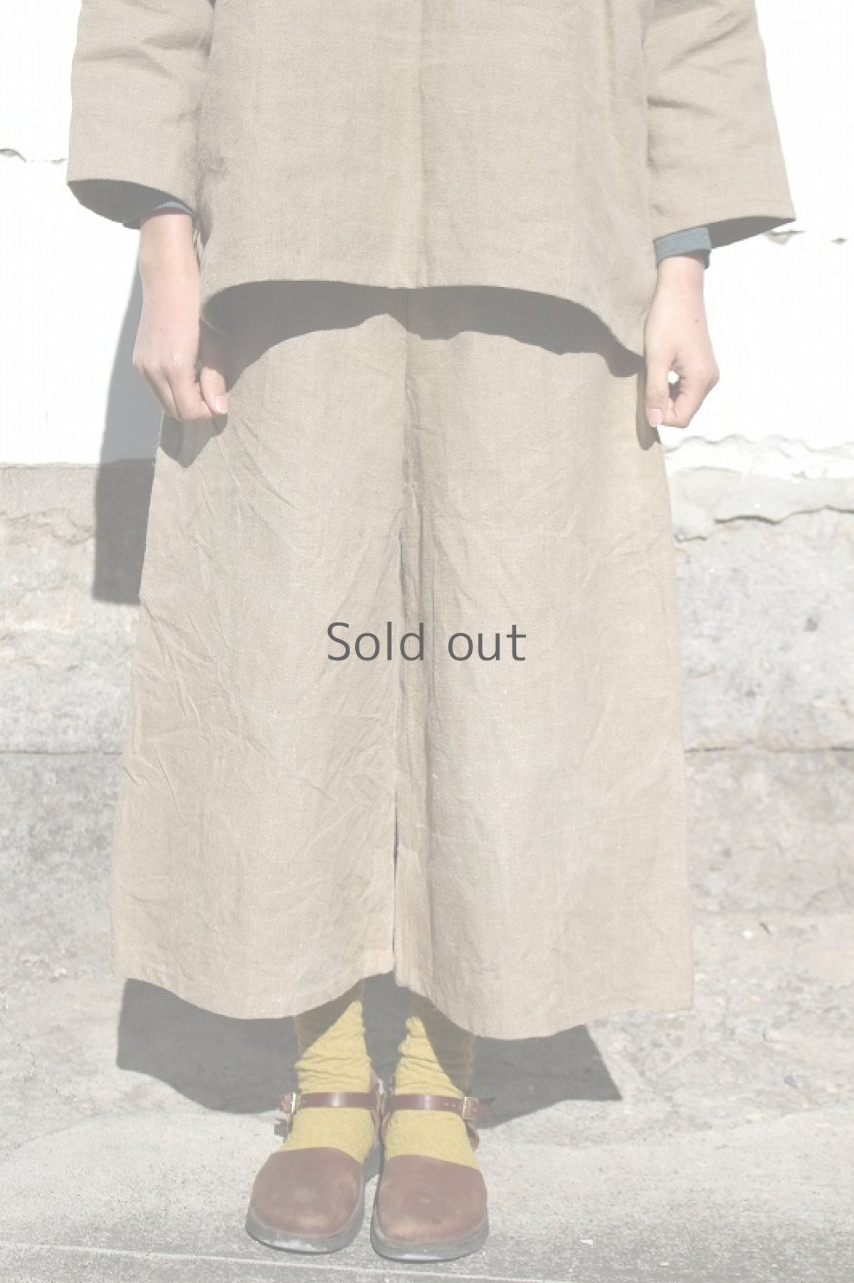 画像2: 【ササキチホ】フレンチミリタリーリネン　ワイドパンツ（濃いベージュ） (2)