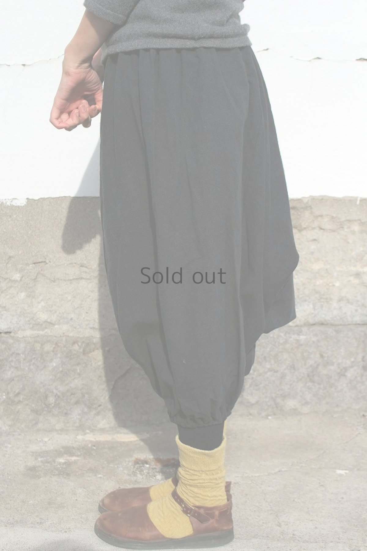 画像3: 【ササキチホ】アンティークリネン×染　サルエルかぼちゃパンツ（黒色） (3)