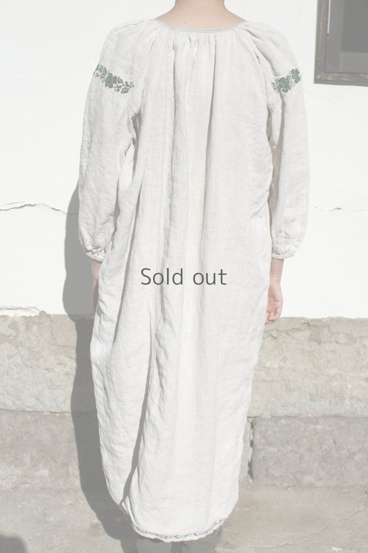 画像4: 【ウクライナ】ウクライナリネン刺繍ワンピース（緑と黒の花のクロスステッチ） (4)