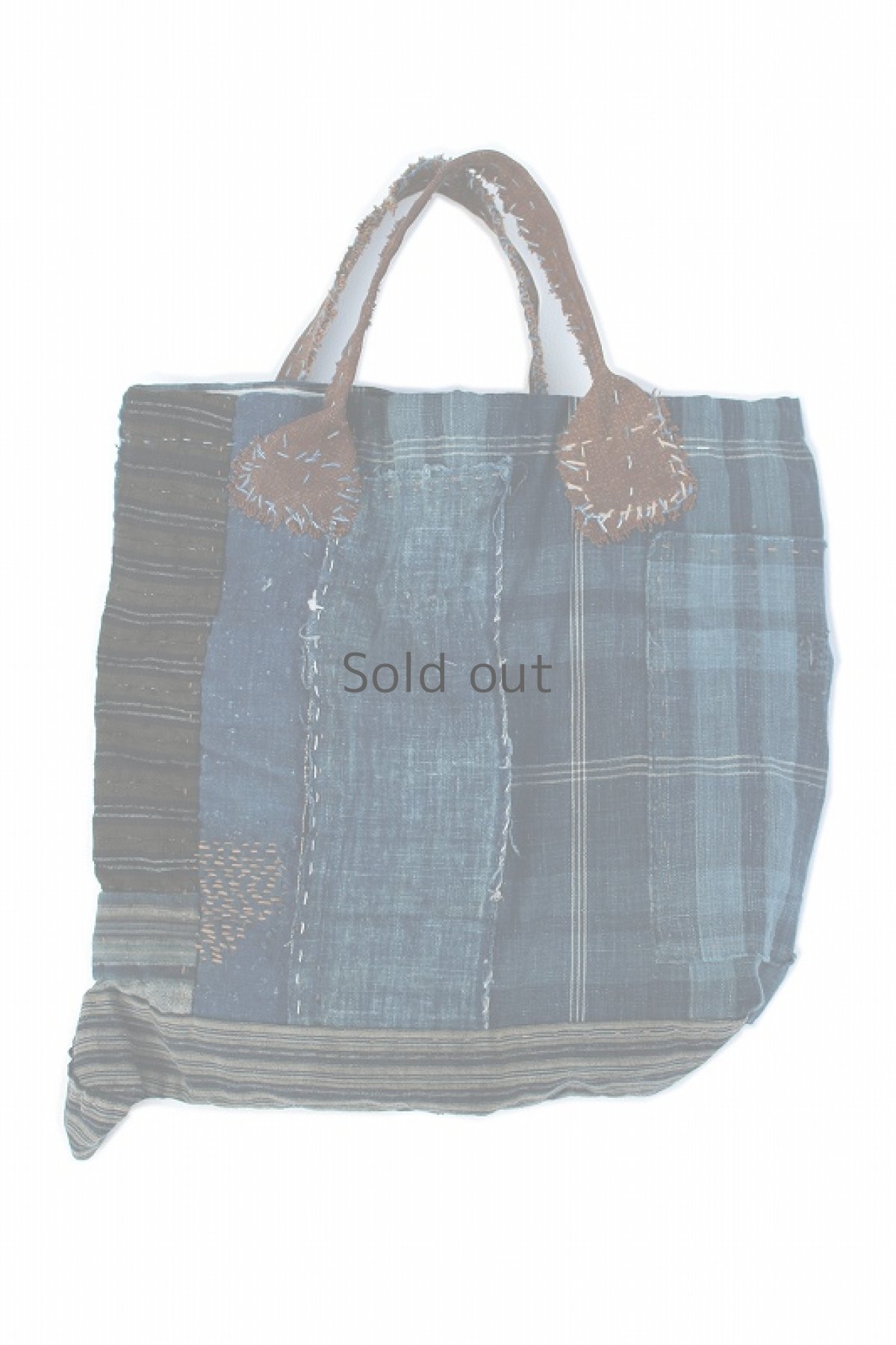 画像2: 【桃雪】藍染チェック古布　リバーシブルしっぽ付きバック（酒袋の取っ手） (2)