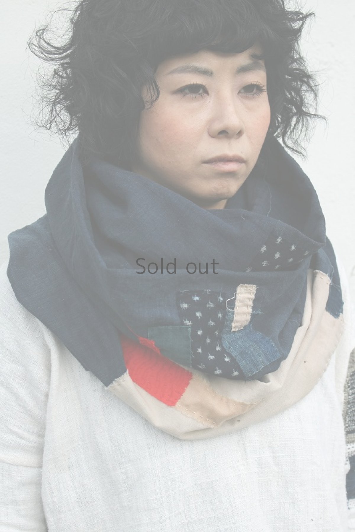 画像2: 【ササキチホ】藍染古布　長めで太めのつぎはぎスヌード（濃い藍とベージュ） (2)