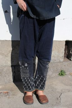 画像3: 【ベトナム】ビンテージ　インディゴコットン　裾刺繍入りパンツ（濃藍） (3)