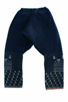画像2: 【ベトナム】ビンテージ　インディゴコットン　裾刺繍入りパンツ（濃藍） (2)