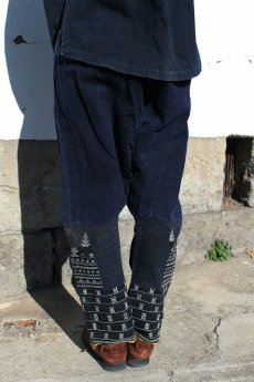 画像4: 【ベトナム】ビンテージ　インディゴコットン　裾刺繍入りパンツ（濃藍） (4)