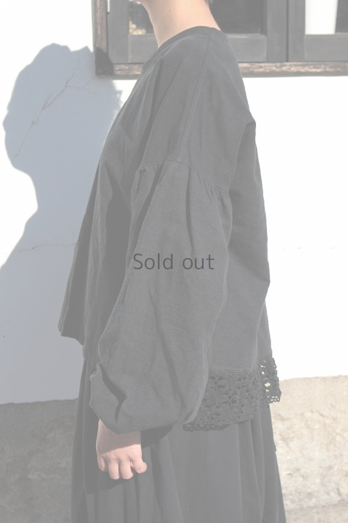 画像3: 【ササキチホ】アンティークリネンリネン×染　バルーン袖　シャツ（黒/刺繍レース） (3)