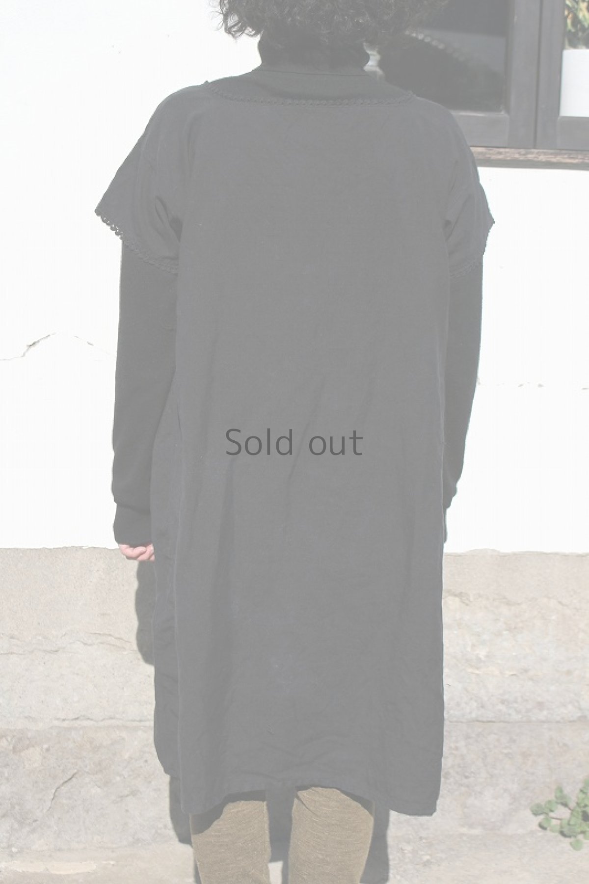 画像4: 【ドイツ】アンティークリネン×染　胸当てワンピース（黒色） (4)